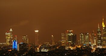 Gehälter in Frankfurt: Berufe mit Zukunft ohne Studium