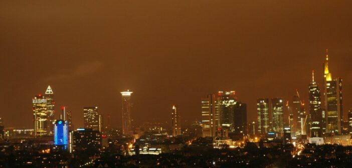 Gehälter in Frankfurt: Berufe mit Zukunft ohne Studium