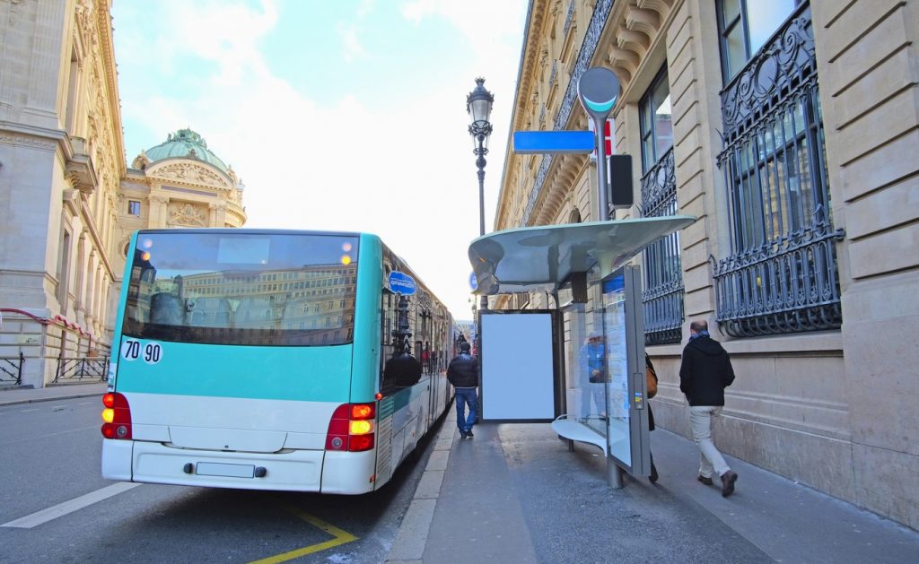 In Paris zu arbeiten ist schön - schon wegen dem Ambiente - und teuer. Die Lebenshaltungskosten sind vergleichsweise hoch, die Löhne eher niedrig. Gut ausgebaut ist der Öffentliche Nahverkehr. Das Liniennetz ist dicht gewebt und der Takt schnell. (#1)