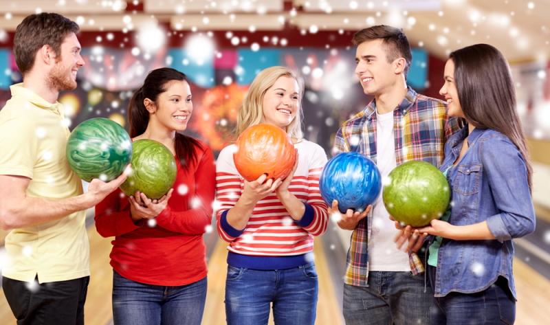Wer es lieber sportliche mag, reserviert für die Betriebsweihnachtsfeier eine Kegel- oder Bowlingbahn bzw. Billardtische. 