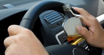 Alkoholkontrollen: Alkohol, autofahren, eine gefährliche Kombination