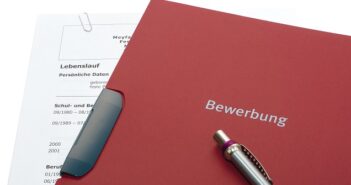 Bewerbungsmappe: Für das Praktikum eine Bewerbung in dieser Bewerbungsmappe schon mal ein guter Anfang