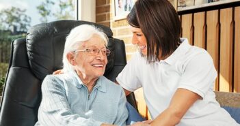 Bewerbung zur Altenpflege: Vorlagen und Muster