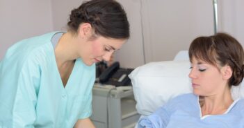 Ausbildung zur Krankenschwester: Voraussetzung, Gehalt & Dauer Pfege Pfege
