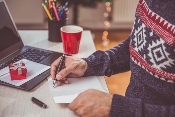 Weihnachtsgrüße, die persönlich verfasst und zudem noch handgeschrieben werden, sind ein wahrer Beweis von echter Wertschätzung für den Empfänger. Gerade in Zeiten der immer weiter fortschreitenden Digitalisierung des Lebens. (#1)