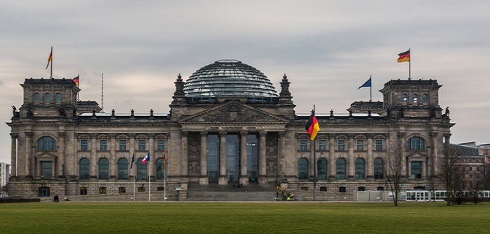 Bundestagsabgeordneter Gehalt: Wie viel verdient ein Abgeordneter im Bundestag? ( Foto: Shutterstock-monigraphie )