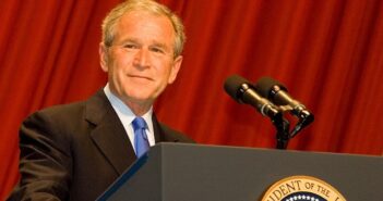 Bush: E-Mail-Konten gehackt ( Foto: Shutterstock-_Joseph August)