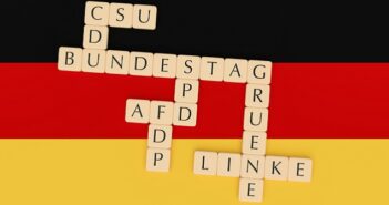 Diäten Bundestag: Warum Nebeneinkünfte dringend nötig sind ( Foto: Shutterstock-cbies )