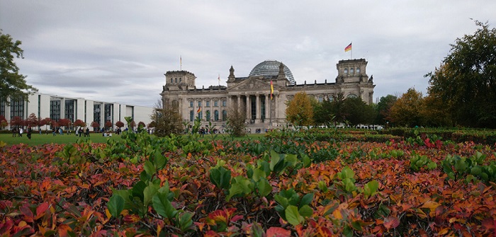 Diätenerhöhung Bundestag: So viel gibt es jedes Jahr mehr ( Foto: Shutterstock-David Tavartkiladze)
