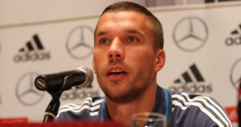 Podolski E-Mail: Fußballer denkt über Rückkehr nach ( Foto: Shutterstock- Tomasz Bidermann)