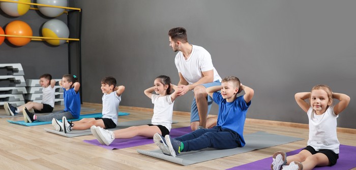 Die Dauer der Ausbildung des Fitnesstrainers hängt ab von der angestrebten Lizenz. (Foto: shutterstock - New Africa)