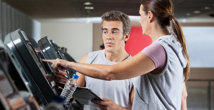 "Wie werde ich Fitnesstrainer" und andere Fragen. (Foto:shutterstock - Tyler Olson)