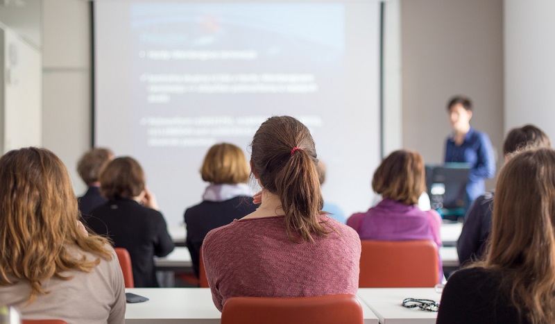  Vor dem Durchführen der Veranstaltung sollte geklärt werden, was hier eigentlich stattfinden soll. Ein Webinar ist etwas anderes als ein Workshop, ein Seminar etwas anderes als ein Meeting. ( Foto: Shutterstock-Matej Kastelic )