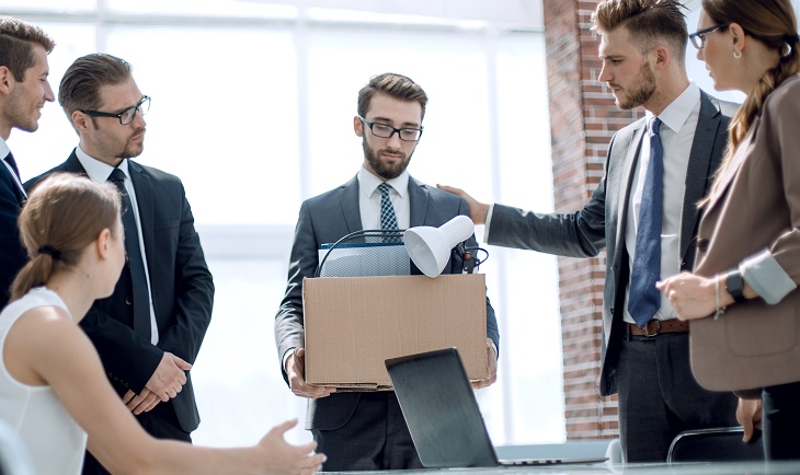 Bei einem guten Offboarding verlässt der Mitarbeiter das Unternehmen mit einem guten Gefühl. (Foto: shutterstock.com / ASDF_MEDIA)