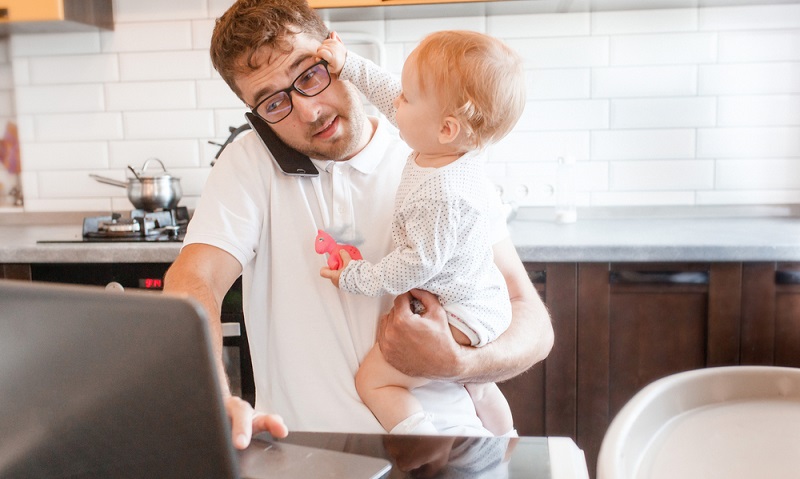 Heimarbeit bedeutet auch den Tag gut zu strukturieren ( Foto: Shutterstock-Maria Svetlychnaja _)