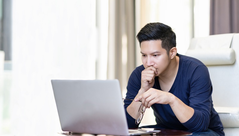 Heute ist es ganz normal sich online zu bewerben (Foto: Shutterstock-Chaay_Tee )