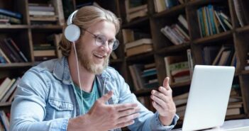 Fernstudium Pflege: Kosten, Gehalt, Hochschulen, Voraussetzungen, Curriculum (Foto: shutterstock - insta_photos)