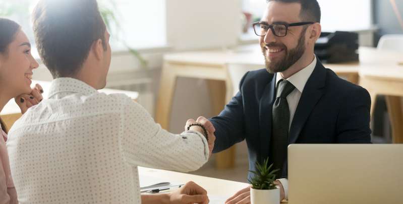 Wer eine hohe Rendite erwartet und das Geld bei nicht ausreichender Rendite nach sieben Jahren noch einmal anlegen will, ist der Fondssparplan ideal.  (Foto: Shutterstock-fizkes)