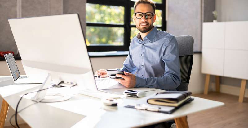 Alle Selbstständigen, die keine Kleinunternehmer oder Freiberufler sind, müssen die doppelte Buchführung anwenden.  ( Foto: Shutterstock-Andrey_Popov )_