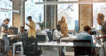 Moderne Arbeitswelten: Wie das Büro der Zukunft unser ganzes Leben verändern wird (Foto: AdobeStock - Svitlana)