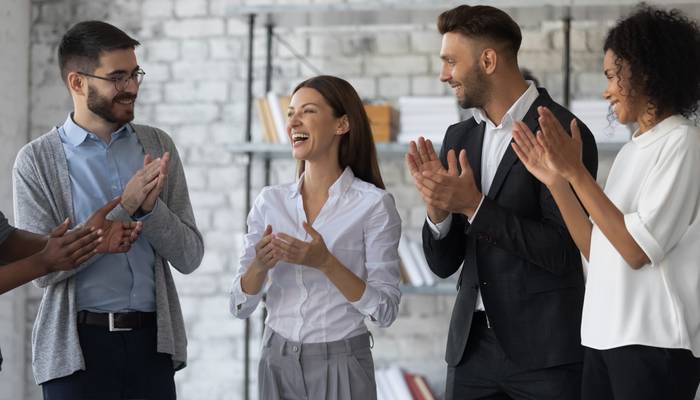 Wenn Sie Ihre berufliche Neuorientierung im Vorfeld gut planen, mögliche Probleme identifizieren und Lösungsmöglichkeiten suchen, kann ein Neuanfang gut gelingen. ( Foto: Adobe Stock-fizkes)