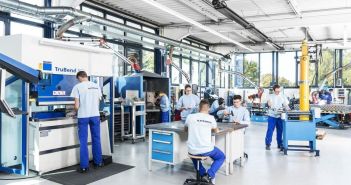 Lern-Fabrik: Praxiszentrierte Ausbildung auf hohem Niveau (Foto: H.P. KAYSSER. Janine Kyofsky)