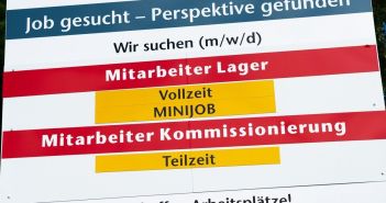 Finanzielle Situation von Geringverdienern mit Kindern in (Foto: AdobeStock - blende11.photo 513567624)