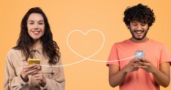 Singles online kennenlernen. (Foto: AdobeStock_567062134 Prostock-studio)