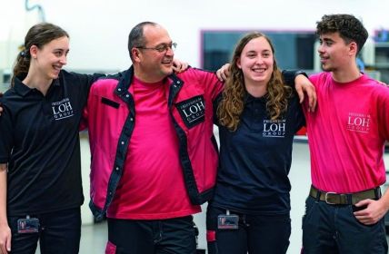 Azubi-Interessierte entdecken digitale Lernwelten bei Friedhelm Loh Group (Foto: Friedhelm Loh Group)