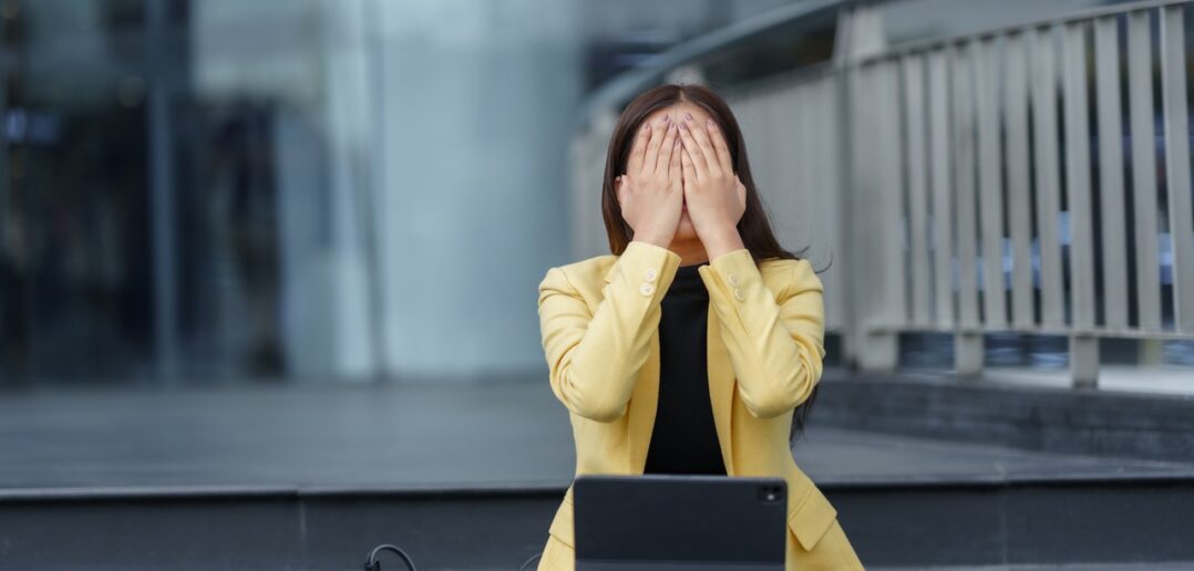 Raus aus der Schockstarre: So verarbeitest du eine Kündigung mental und beruflich (Foto: AdobeStock - Crystal - 1519744175)