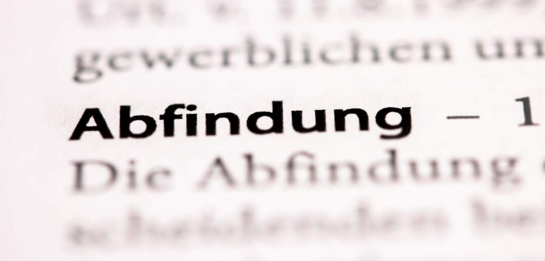 Der clevere Abschied: Eine hohe Abfindung verhandeln und den Karriere-Neustart planen (Foto: AdobeStock - Nico - 347469733)