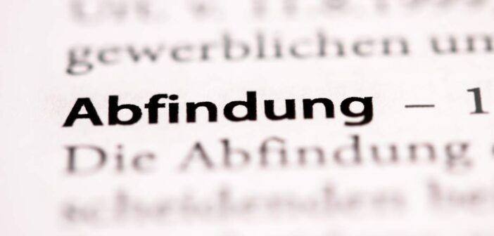 Der clevere Abschied: Eine hohe Abfindung verhandeln und den Karriere-Neustart planen (Foto: AdobeStock - Nico - 347469733)