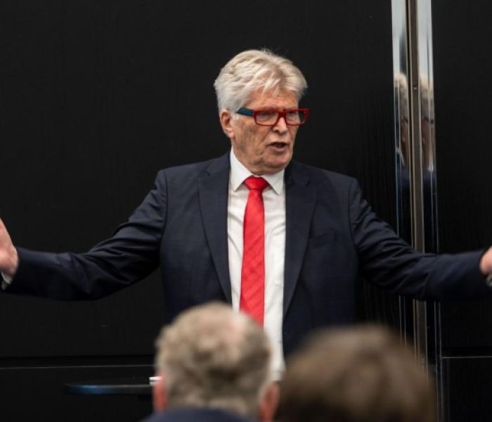 Prof. Dr. Friedhelm Loh sprach den Auszubildenden Mut zu (Foto: Friedhelm Loh Group)