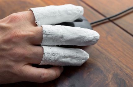 Assekurata zeichnet CosmosDirekt erneut für kundenorientierte, transparente BU-Leistungsregulierung (Foto: AdobeStock - M.Dörr & M.Frommherz - 83115102)